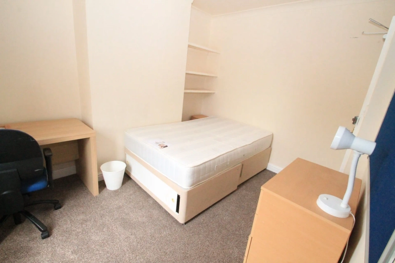 Victoria Terrace, LN1 1HZ - 4 Bed - Thumbnail 10